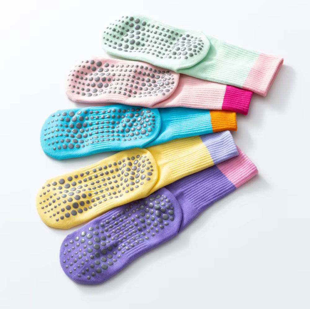 New autumn and winter two-color stitching yoga socks light-colored Pilates socks fitness non-slip breathable perspiration all-match four seasons
