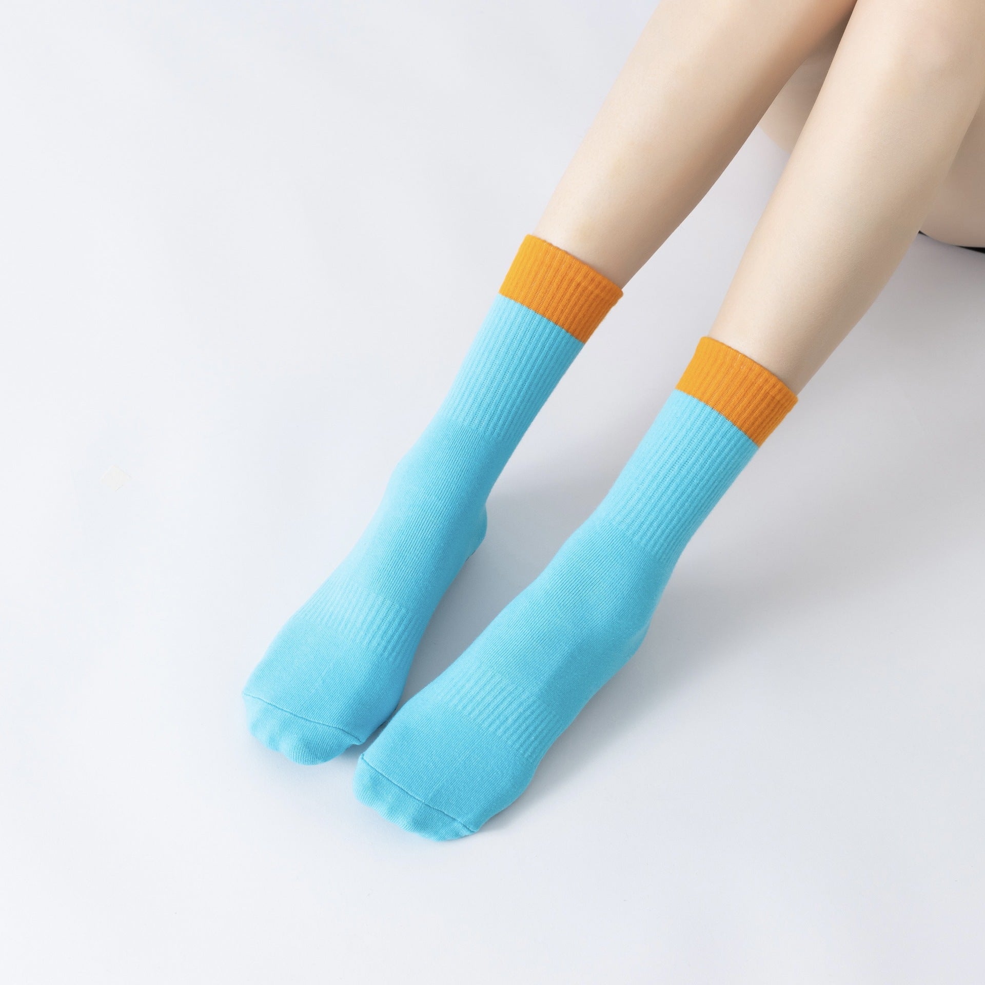 New autumn and winter two-color stitching yoga socks light-colored Pilates socks fitness non-slip breathable perspiration all-match four seasons