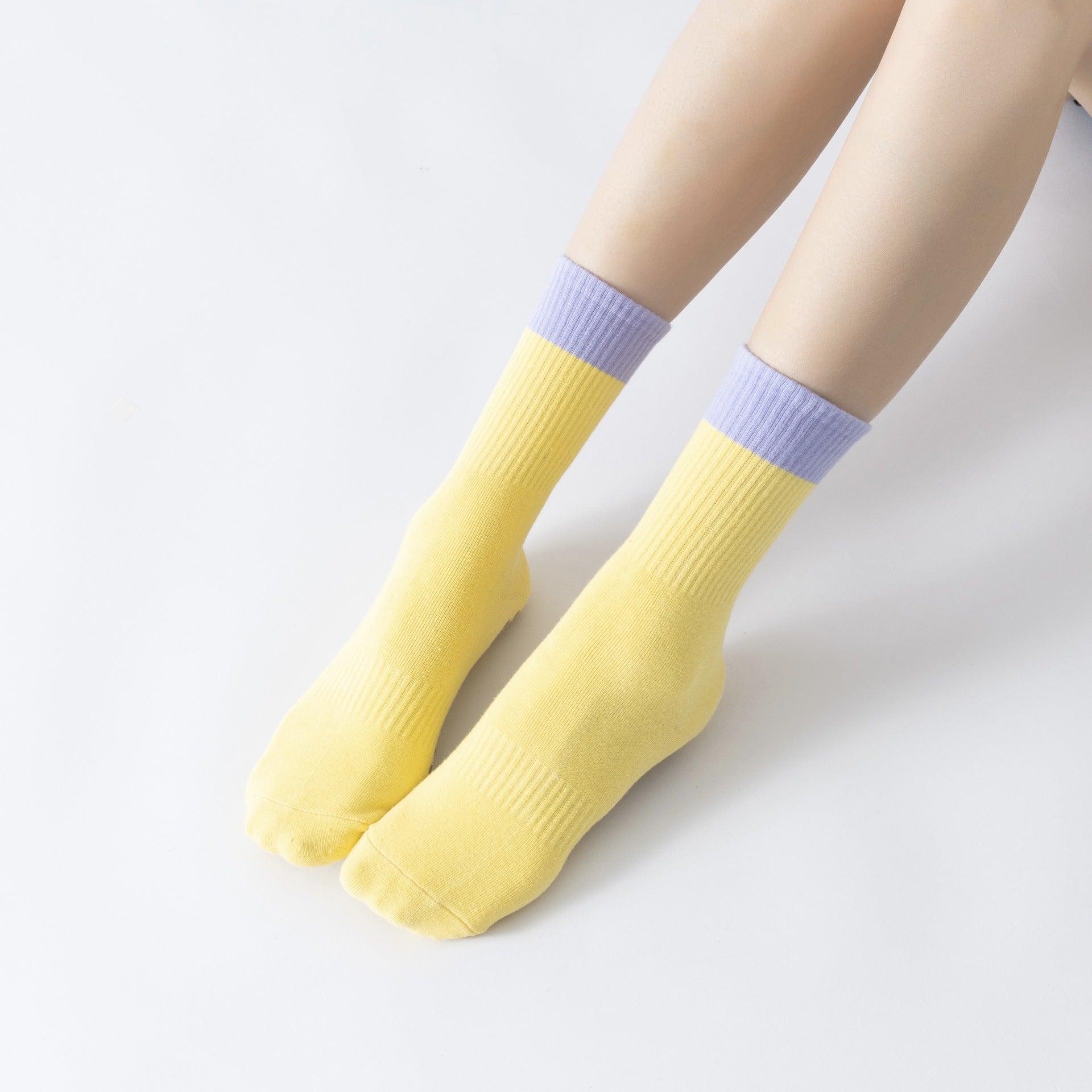 New autumn and winter two-color stitching yoga socks light-colored Pilates socks fitness non-slip breathable perspiration all-match four seasons