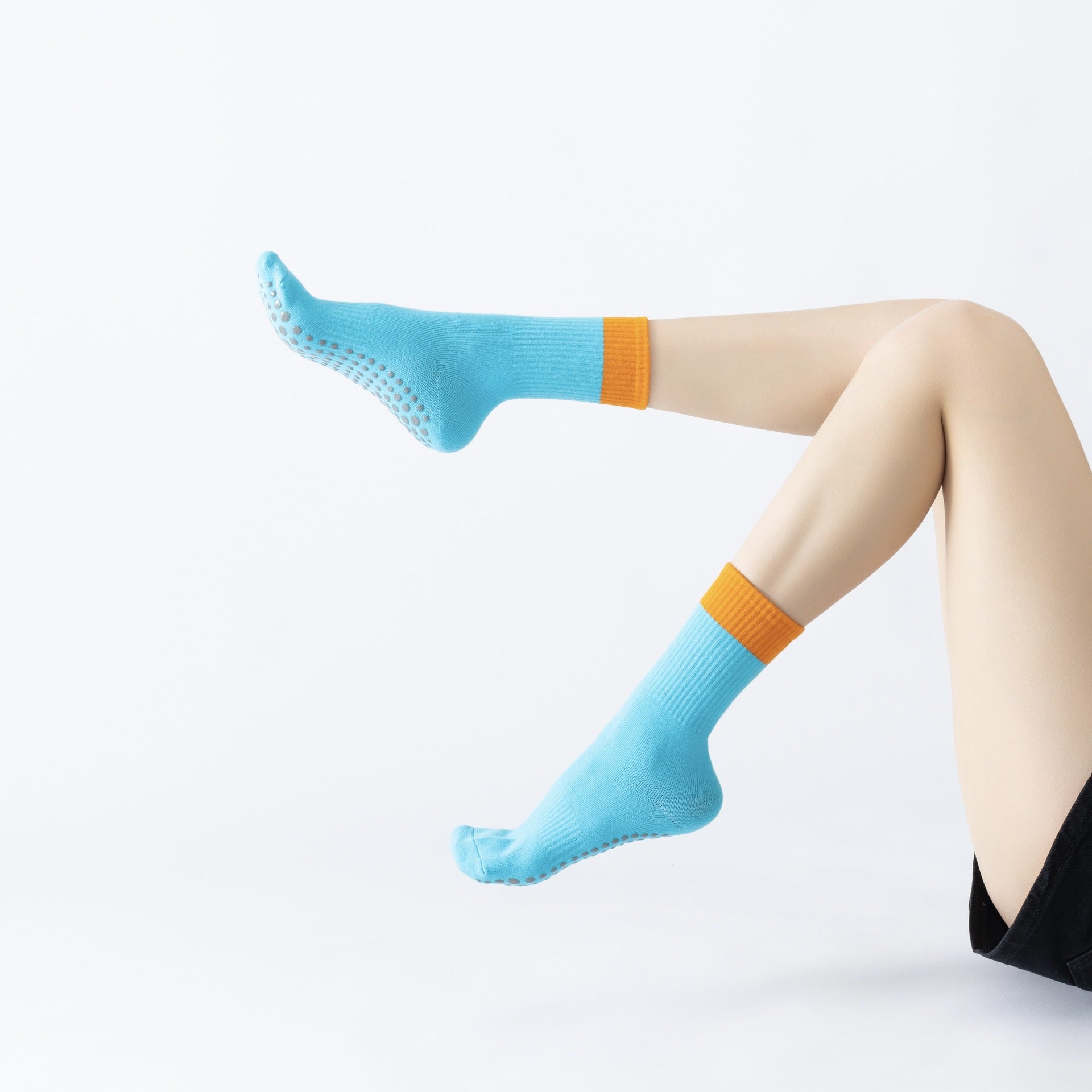 New autumn and winter two-color stitching yoga socks light-colored Pilates socks fitness non-slip breathable perspiration all-match four seasons